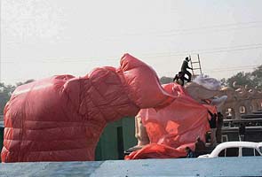 Uttar Pradesh government drapes all statues of Mayawati, BSP poll symbol
