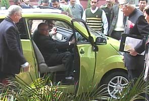 Pranab, Farooq test drive the Reva at cabinet meeting