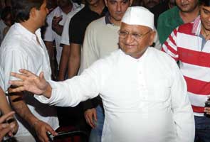 No option but to slap when power to tolerate graft runs out: Anna Hazare