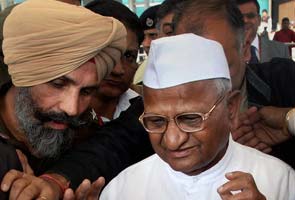 Anna Hazare reaches Delhi for treatment