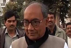 Shoe thrown at Rahul Gandhi: Ramdev behind act, says Digvijaya Singh