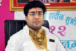 This candidate wears gold worth more than 2 crores