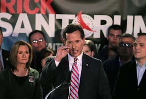 Iowa: Romney, Santorum seesawing in narrow vote