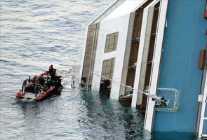 Divers resume search of capsized cruise ship
