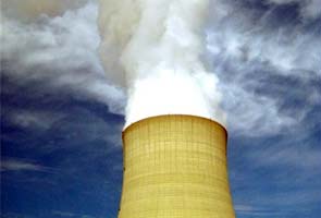 Illinois nuclear reactor loses power, venting steam