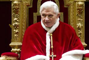 Rare crocodile attends Pope Benedict XVI 's address