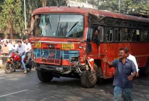 https://i.ndtvimg.com/mt/2012-01/pune-damaged-bus-295.jpg