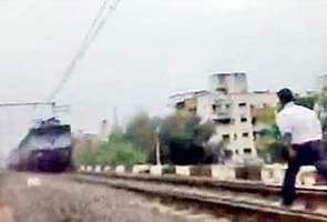 Dangerous Mumbai train stunt goes viral  