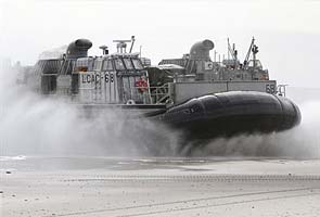 Marines practice amphibious war, storm US beaches