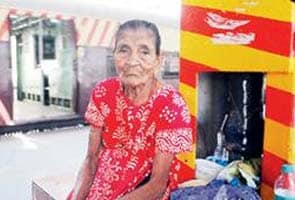 Abandoned by family, 90-yr-old lives on railway platform