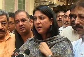 Despite differences, Priya Dutt campaigns for Congress