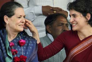 Sonia, Priyanka share dais; lash out at Mayawati