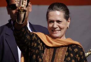 Sonia Gandhi kicks off election campaign in UP, attacks Mayawati