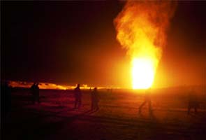 Nigeria oil line on fire; militants claim attack 