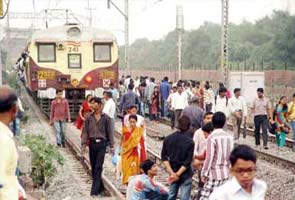 4-yr-old run over on tracks, locals stop trains 