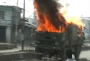 Angry mob set Army truck on fire in Anantnag