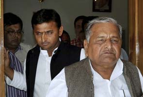 Mulayam meets Governor; some in party want Akhilesh as Chief Minister