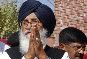 Badals to meet Akali leaders today ahead of claim to form govt in Punjab