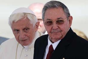 Pope meets Fidel Castro; wants more freedoms for the church