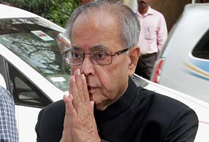 Jewellers create ruckus outside the venue of Mukherjee's function