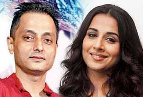 Vidya Balan saved from falling on train tracks