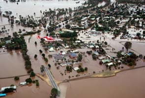 Hundreds more evacuated in Australia floods