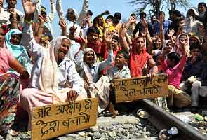 Jat protesters lift road blockades