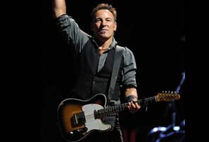 Bruce Springsteen joins search for missing student, posts on Facebook, Twitter