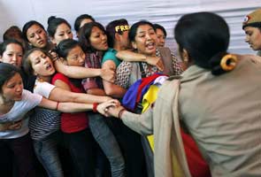 Chinese President's visit to Delhi provokes Tibetan protests