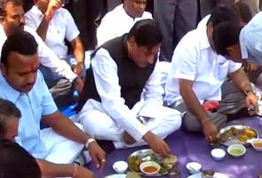 Pawar takes a dig at Chavan's lunch with farmers, says it won't solve drought problems