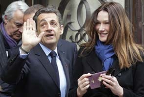 France votes as Sarkozy faces defeat after one term