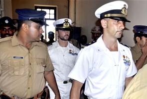 Italian marines' family members meet them in jail