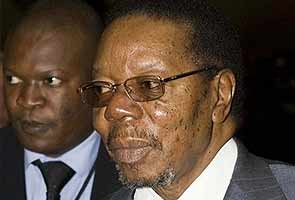 Malawi's president dies after heart attack 