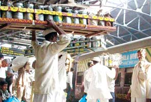 Dabbawallas want two reserved compartments on Western Railways