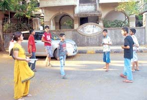 Children spend two hours in jail for a game of cricket