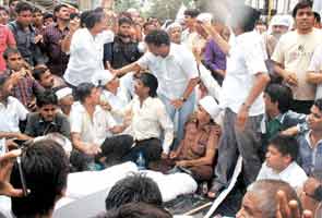 Jewellers' murder raises tempers in Mumbai