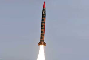 US urges restraint after India and Pak test missiles