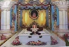 Sathya Sai Baba's first death anniversary observed by devotees