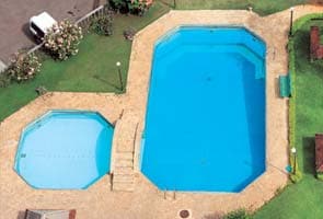 Drunk, 20-year-old drowns in pool