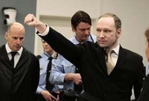 Smirking Norway 'lone wolf' killer Breivik refuses to recognise court