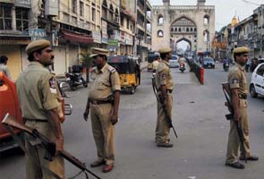 Curfew continues in old Hyderabad