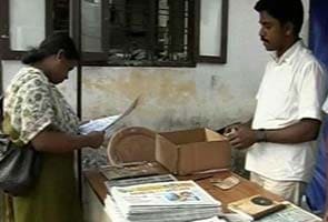Vendors on strike, Kerala newspaper readers join hands for distribution