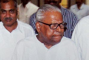 Achuthanandan not ousted from politburo: Karat