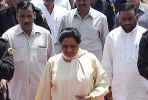 Mayawati lashes out at Samajwadi Party