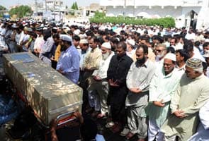 Pakistan buries victims of Bhoja Air plane crash 