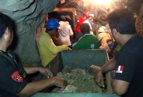 Rescuers try to reach 9 trapped miners in Peru