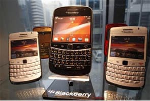 BlackBerry maker loses two more senior executives