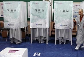 South Koreans vote in tight parliamentary election