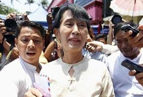 Oath wording stalls Suu Kyi's debut in parliament
