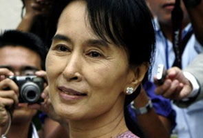 Aung San Suu Kyi makes victory speech